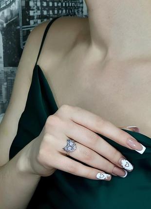 Женская серебряная кольца с белым кубическим цирконом чернна1 фото