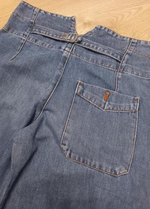 Стильные, укороченные, винтажные джинсы.4 фото