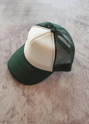 Темно-зеленая кепка с белой лобной частью1 фото