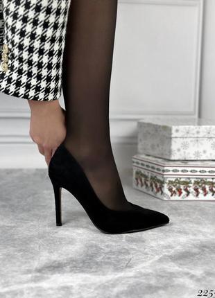 Классические черные женские замшевые туфли