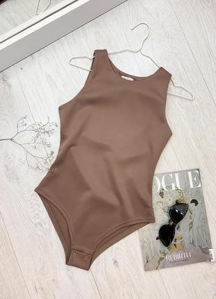 Бежевый боди из эластичной ткани