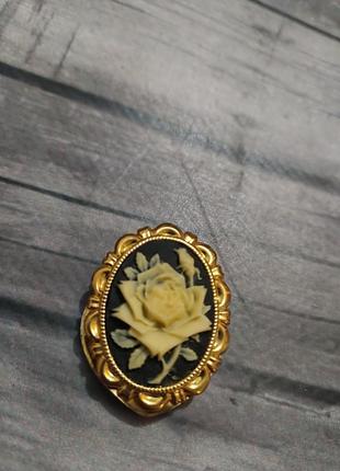 Винтажный дресс клип пластмк, металл