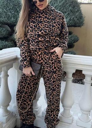 Костюм жіночий з леопардовим принтом оверсайз кофта штани джогери на високій посадці з кишенями якісний стильний трендовий