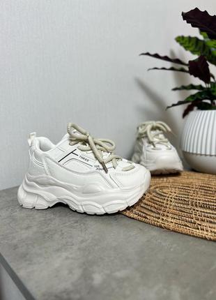 Кросівки для дівчат. весна 2024