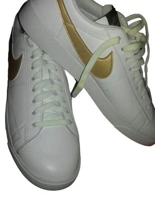 Белые унисекс, кожаные кроссовки, nike blazer low le, 10 (42) ст.271 фото