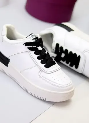 Кроссовки белые с черным2 фото