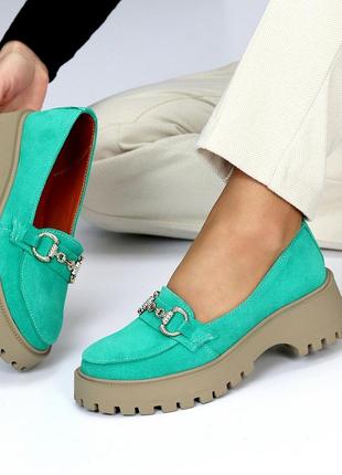 Яркие замшевые женские зеленые изумрудные туфли лоферы натуральная замша