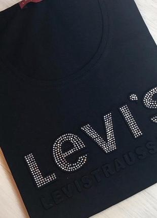 Женская черная футболка в стиле levi’s5 фото