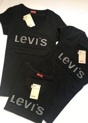 Жіноча чорна футболка в стилі levi’s