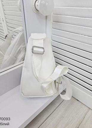 Женская стильная и качественная сумка слинг из эко кожи белая5 фото