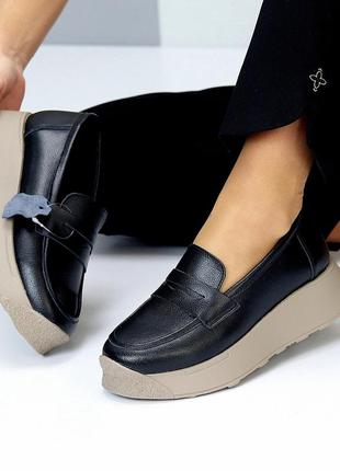 Молодежные кожаные черные женские туфли лоферы натуральная кожа на бежевой подошве6 фото