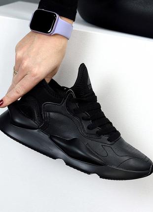 Модельные черные женские миксовые кроссовки с перфорацией на фигурной подошве 37