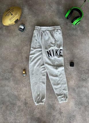 Спортивные штаны nike