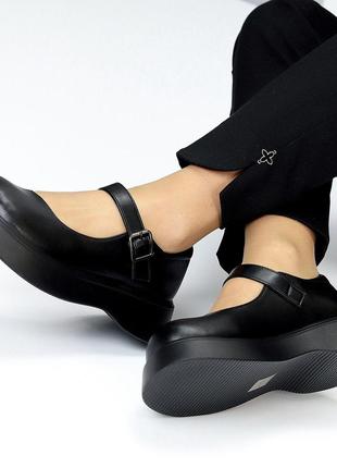 Модельные черные туфли на шлейке низкий ход круглый носок современный дизайн9 фото