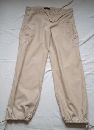 Бежевые брюки с завязками карго