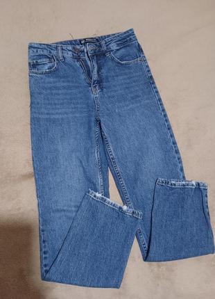 Темно-синие джинсы ровного кроя1 фото