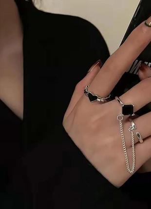 Сет кольца с цепочкой и черным кристаллом сердечко серебристые бижутерия6 фото