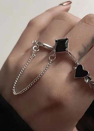 Сет кольца с цепочкой и черным кристаллом сердечко серебристые бижутерия