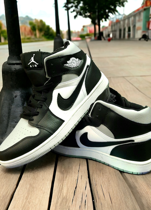 Nike jordan 1 mid