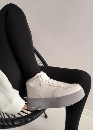 Зимние женские белые кроссовки3 фото