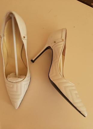 Туфлі versace