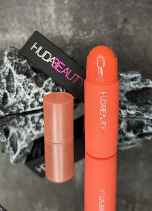 Кремові рум'яна у формі стіку huda beauty cheeky tint cream blush stick