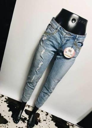 Новые рваные голубые укороченные джинсы декор пайетки bel & bo1 фото