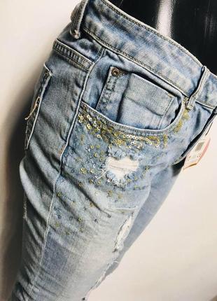 Новые рваные голубые укороченные джинсы декор пайетки bel & bo6 фото