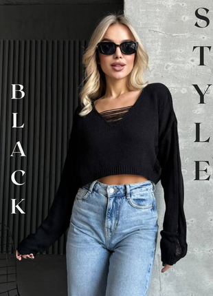 Черная элегантность: свитер для современного стиля