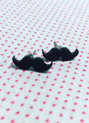 Сережки вуса гроздики