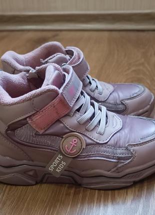 Демисезонные ботинки кроссовки розового цвета