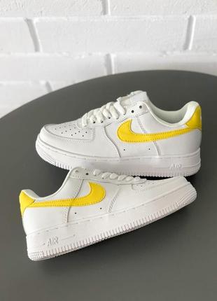 Прекрасные женские кроссовки nike air force 1 белые с лимонным1 фото