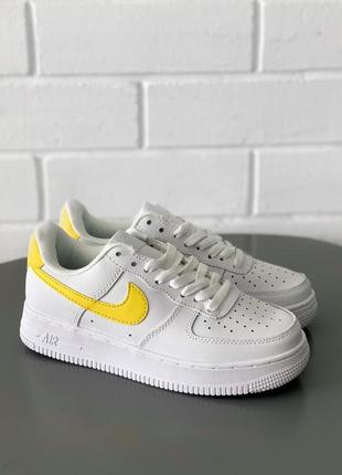 Прекрасные женские кроссовки nike air force 1 белые с лимонным6 фото