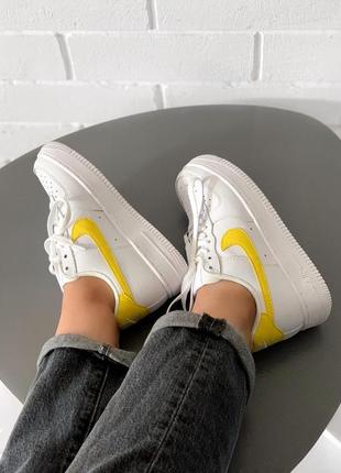 Прекрасные женские кроссовки nike air force 1 белые с лимонным9 фото