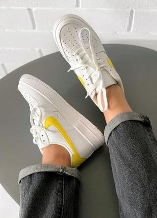 Прекрасные женские кроссовки nike air force 1 белые с лимонным5 фото