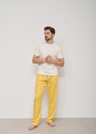 Пижама мужская футболка молочная + штаны лен желтые, s