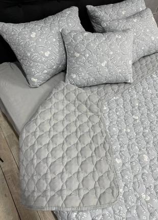 Комплект одеяло летняя стеганая + 2 подушки, красивые цветочные принты4 фото