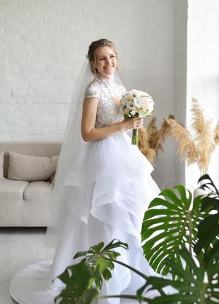 Розкішне весільне плаття