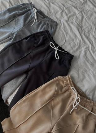 Стильные бежевые женские спортивные штаны с имитацией белья черные женские спортивные штаны со швами спереди6 фото