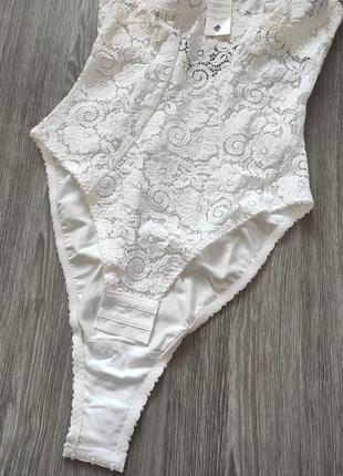 Красивый кружевной боди комбидресс
