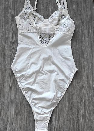 Красивый кружевной боди комбидресс