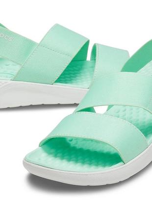 Босоніжки crocs.