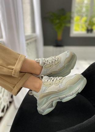 Женские кроссовки balenciaga triple-s grey sneaker