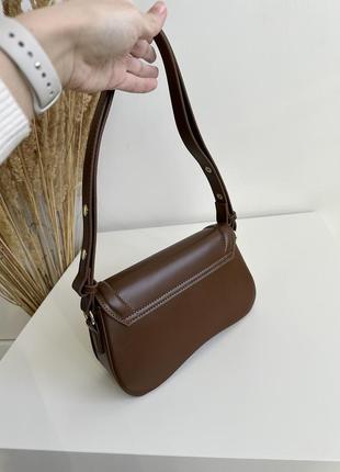 Актуальная коричневая сумка под 93 pei6 фото