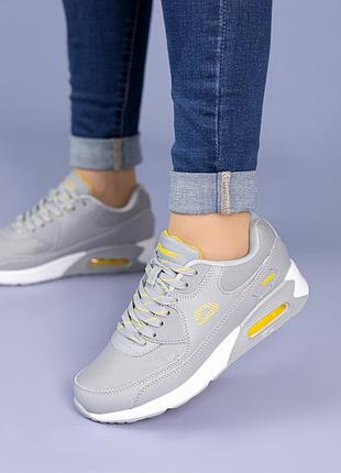 Женские кроссовки