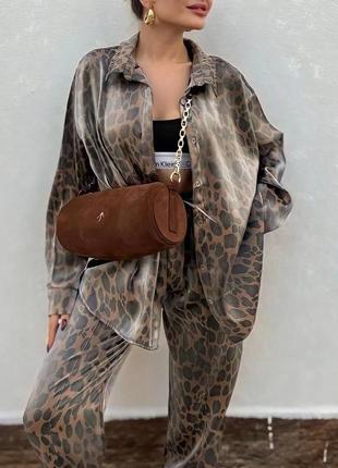 Костюм з принтом леопарда з сорочкою на гудзиках з накладною кішенею з вкороченими...