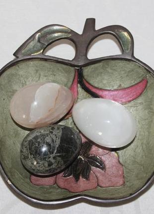 Каменное яйцо