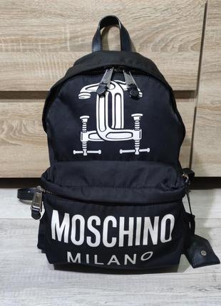 Оригинальный рюкзак moschino interlocking clamp print