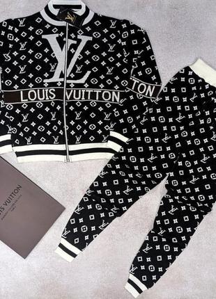 Жіночий костюм beige vuitton
