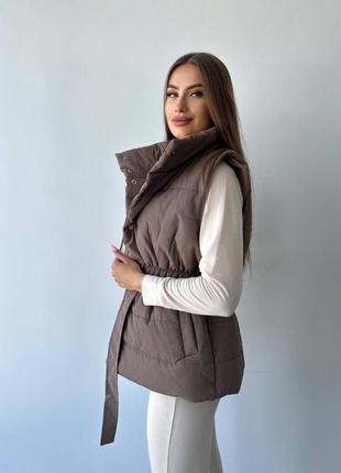Женская удлиненная жилетка с поясом цвет мокко3 фото